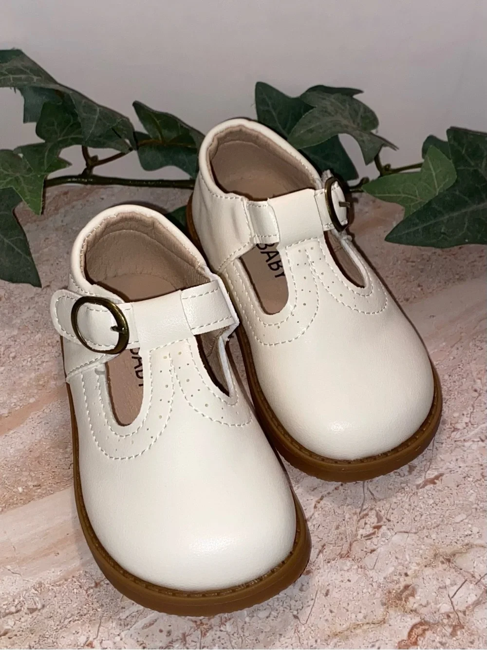 Toddler Girls NWOT Cream T-Strap Oxford Mary Jane Shoes Size 6 US/22 EU